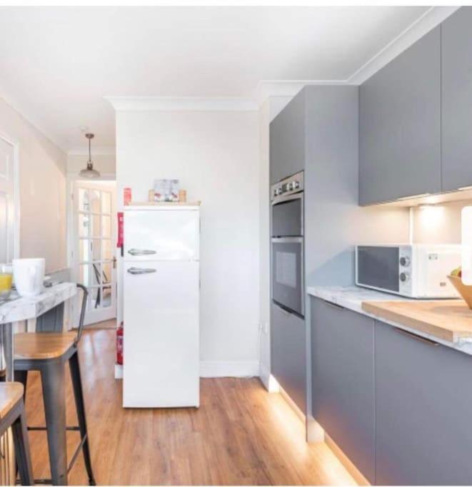 Beautiful Large Property, Sleeps 9 Walking Distance To The Sea , Beaches And Restaurants Fantastic Interior Lyme Regis Eksteriør billede