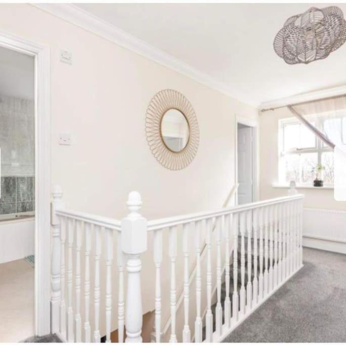 Beautiful Large Property, Sleeps 9 Walking Distance To The Sea , Beaches And Restaurants Fantastic Interior Lyme Regis Eksteriør billede