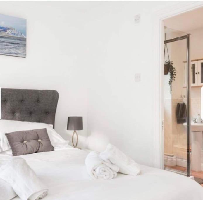 Beautiful Large Property, Sleeps 9 Walking Distance To The Sea , Beaches And Restaurants Fantastic Interior Lyme Regis Eksteriør billede