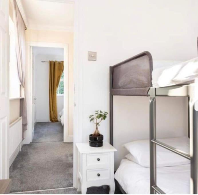 Beautiful Large Property, Sleeps 9 Walking Distance To The Sea , Beaches And Restaurants Fantastic Interior Lyme Regis Eksteriør billede
